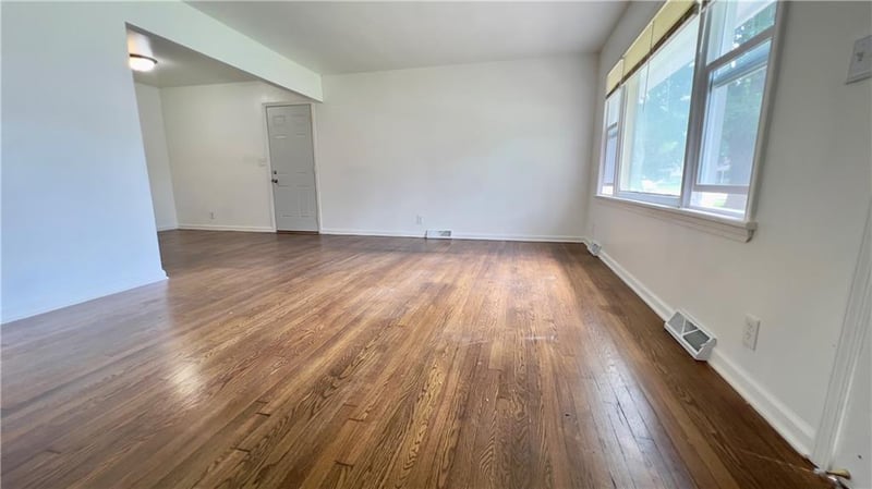 204 Park Dr, Belton, MO 64012
