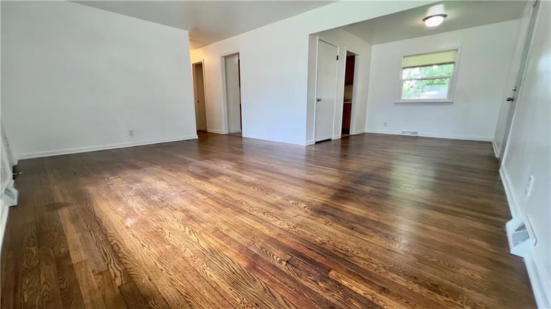204 Park Dr, Belton, MO 64012