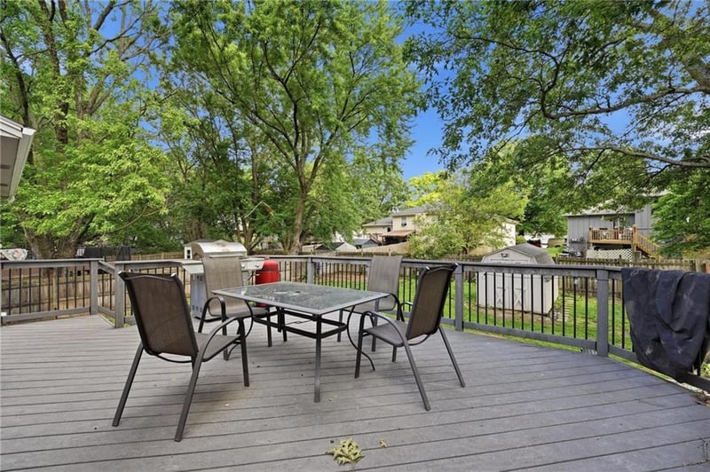 1037 Valley Rd, Olathe, KS 66061
