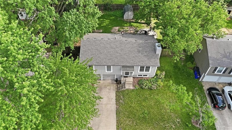 1037 Valley Rd, Olathe, KS 66061