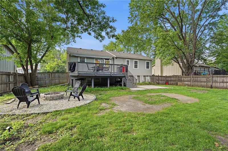 1037 Valley Rd, Olathe, KS 66061