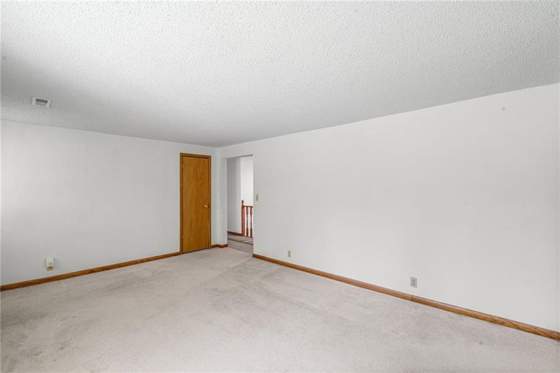 503 Hallar Ave, Gower, MO 64454