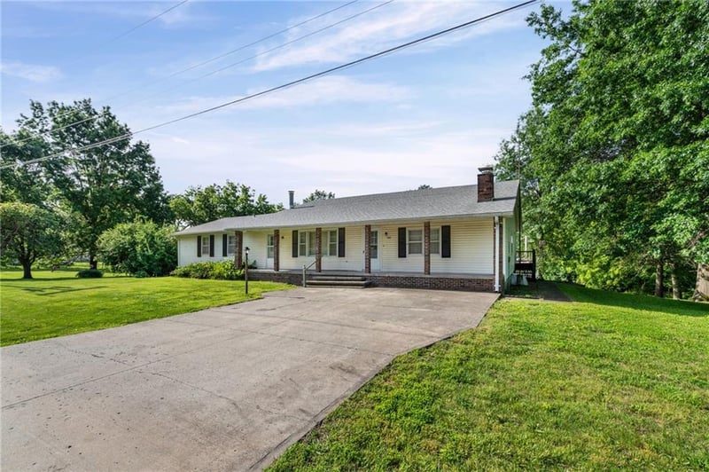 503 Hallar Ave, Gower, MO 64454