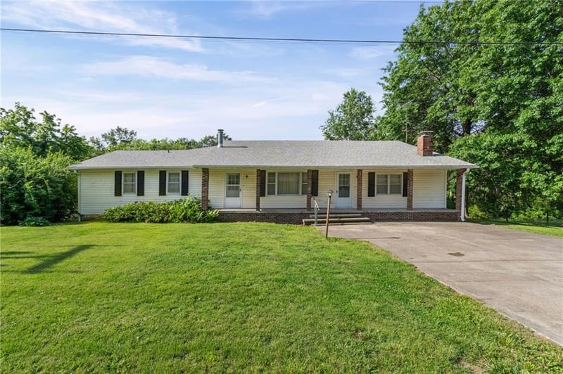503 Hallar Ave, Gower, MO 64454