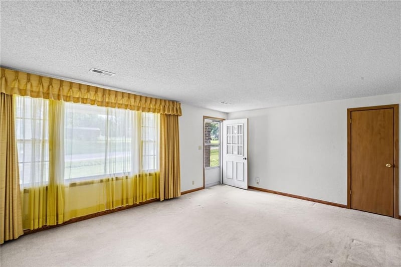 503 Hallar Ave, Gower, MO 64454