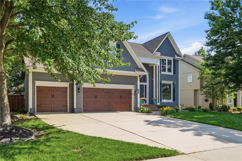 5705 W 153rd St, Overland Park, KS 66223