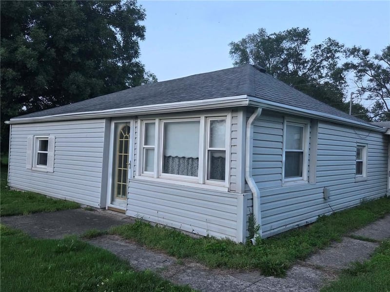 5909 Diagonal Rd, St Joseph, MO 64504