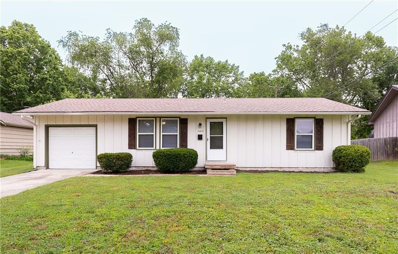 11012 74th St, Raytown, MO 64133