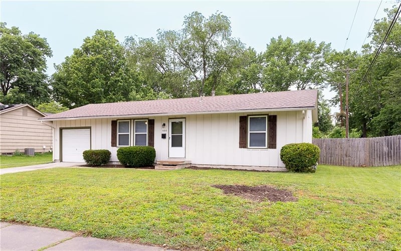 11012 74th St, Raytown, MO 64133