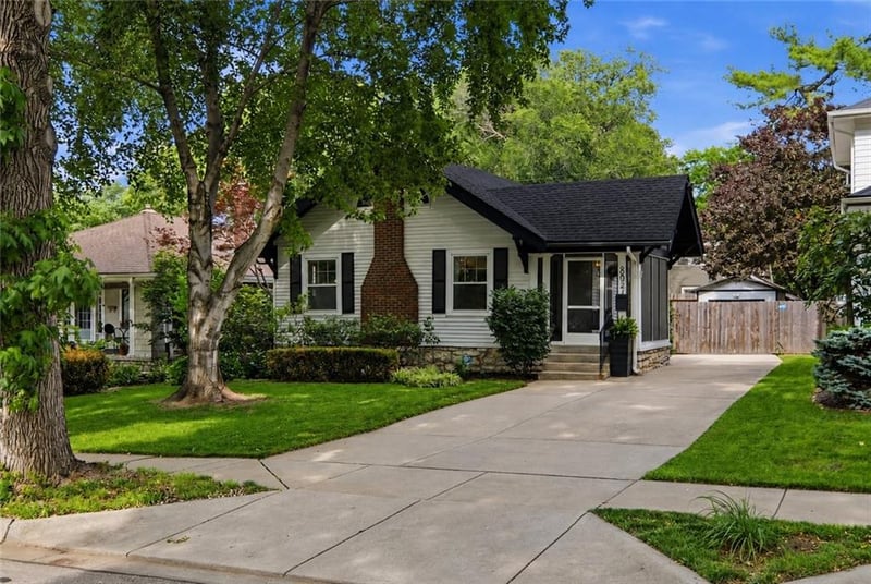 5827 Holmes St, Kansas City, MO 64110