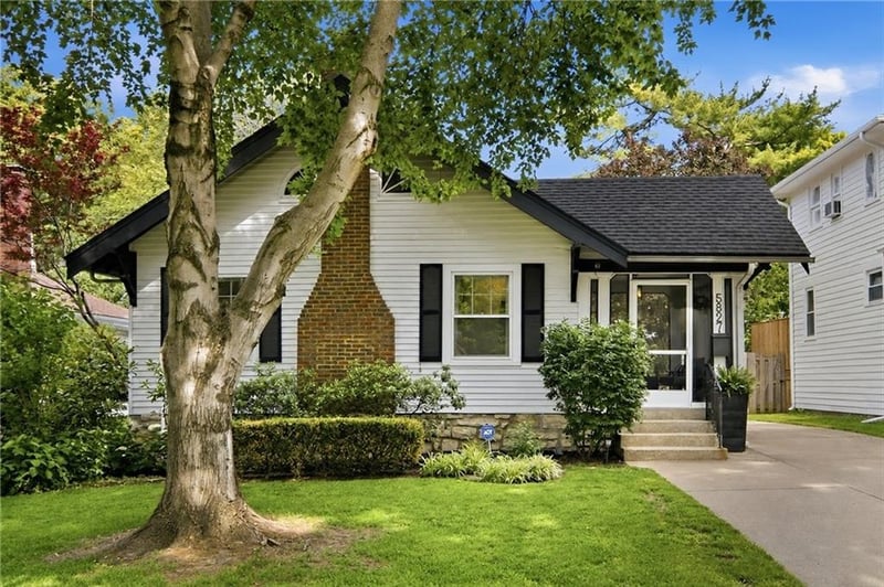 5827 Holmes St, Kansas City, MO 64110