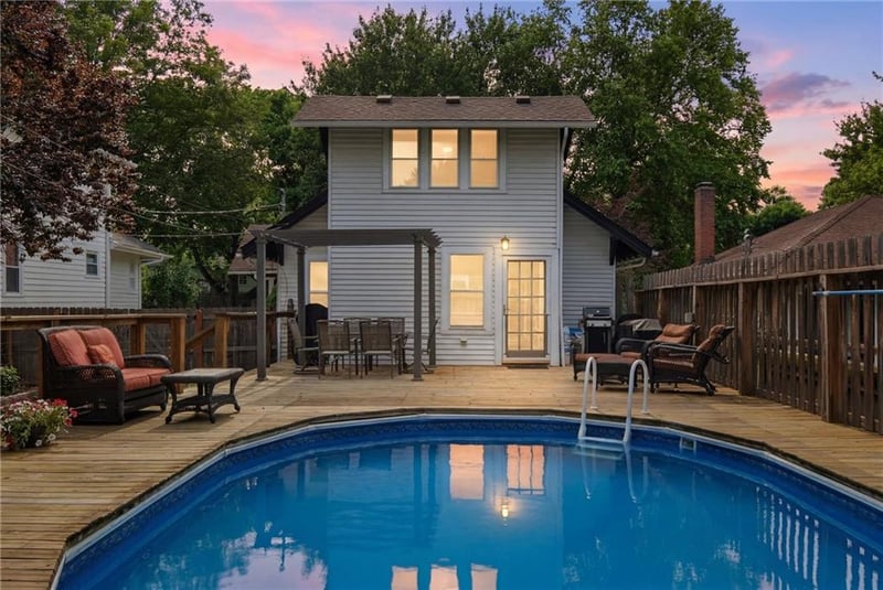 5827 Holmes St, Kansas City, MO 64110