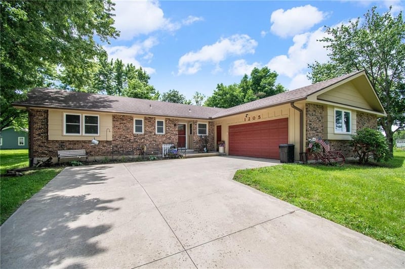1205 5th Ter, Cameron, MO 64429