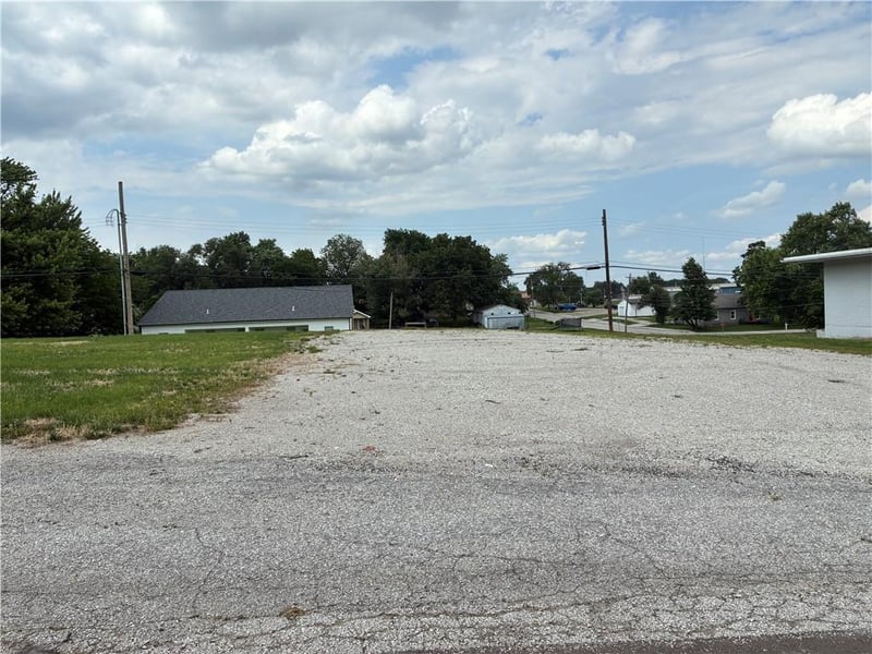345 4th St, Lawson, MO 64062