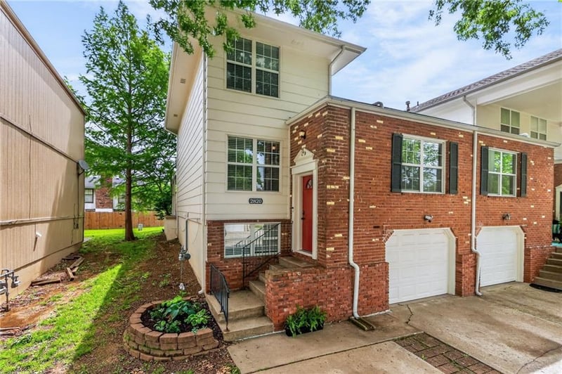 2820 5th St, Blue Springs, MO 64014