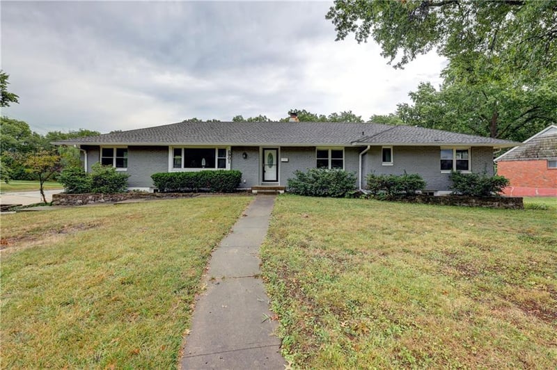 8901 Mission Rd, Leawood, KS 66206
