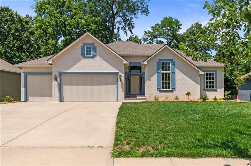 9014 St Clair Ave, Kansas City, MO 64154