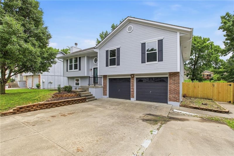1130 Eastman Ct, Blue Springs, MO 64015