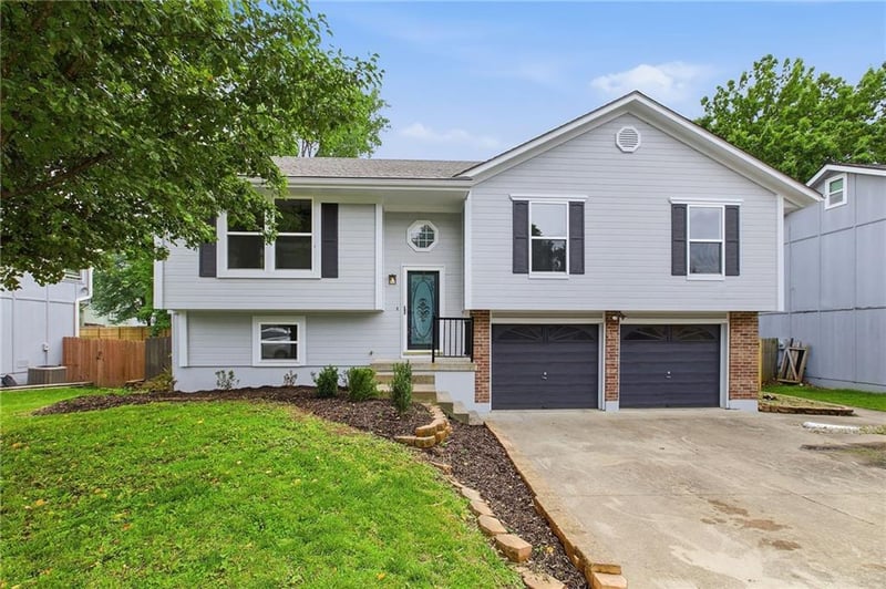 1130 Eastman Ct, Blue Springs, MO 64015