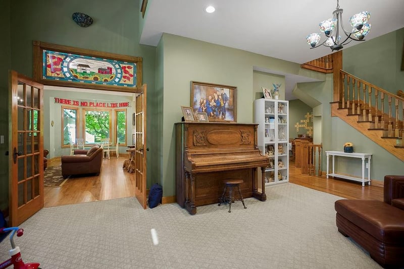 200 N Metcalf Rd, Louisburg, KS 66053