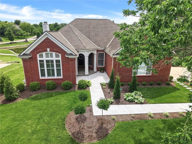 Howe Dr, Leawood, KS 66224