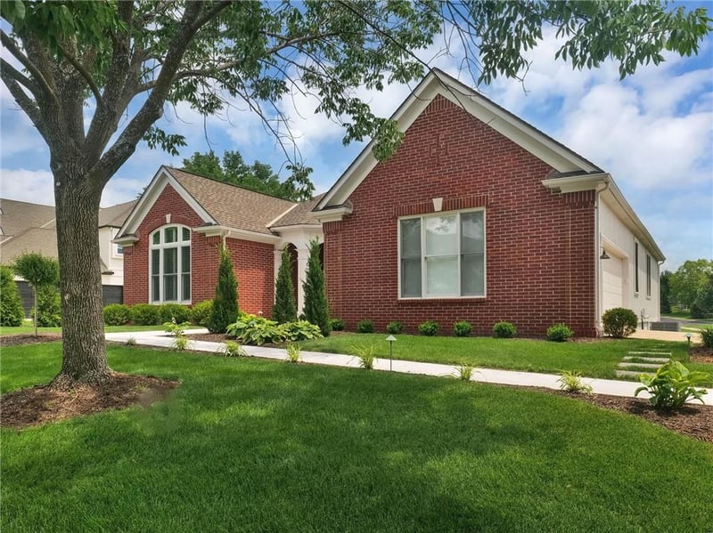 Howe Dr, Leawood, KS 66224