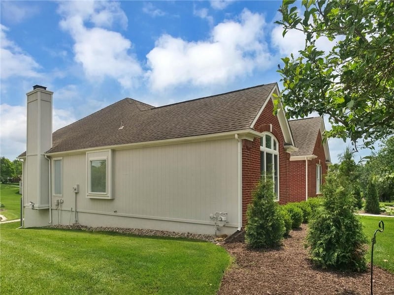 Howe Dr, Leawood, KS 66224