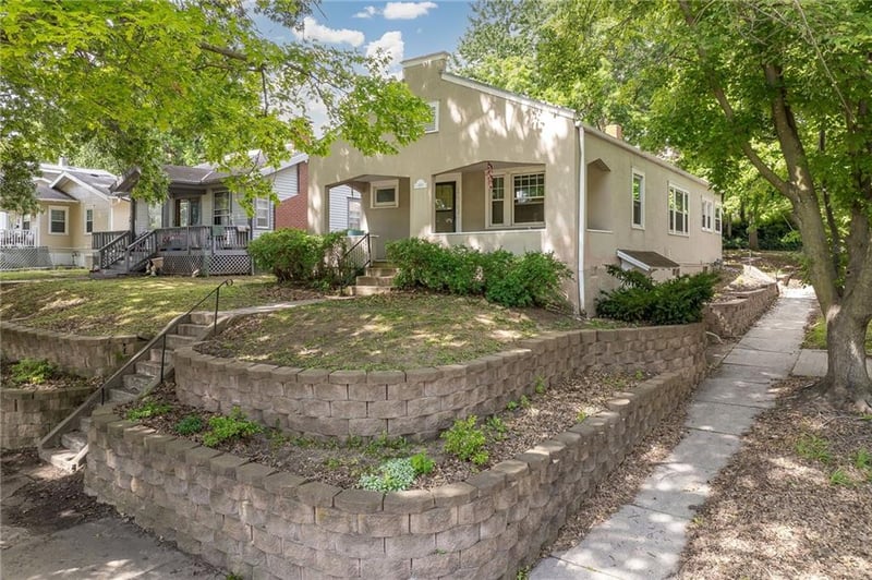1402 S 30th St, St Joseph, MO 64507