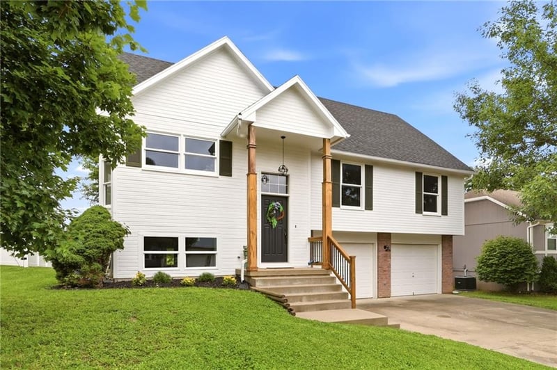 207 Parkway Dr, Warrensburg, MO 64093