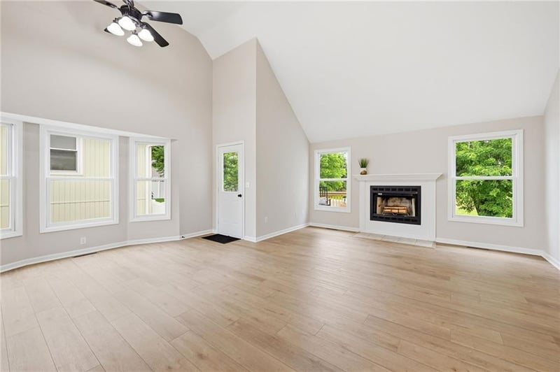 207 Parkway Dr, Warrensburg, MO 64093