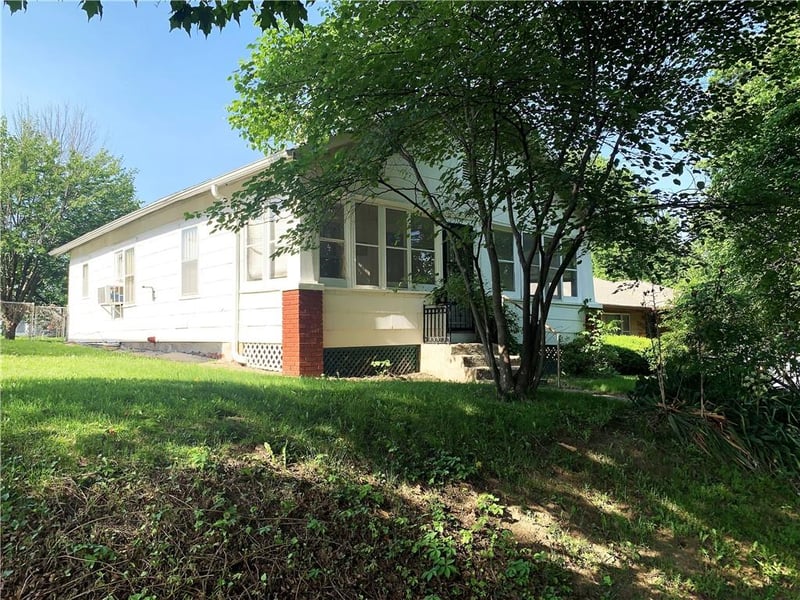 3329 Duncan St, St Joseph, MO 64507