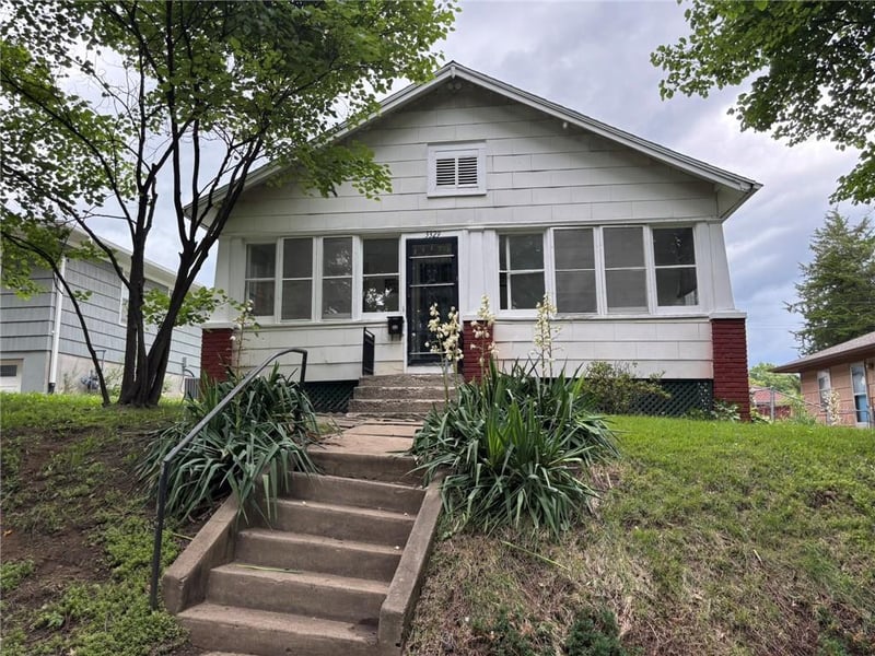 3329 Duncan St, St Joseph, MO 64507