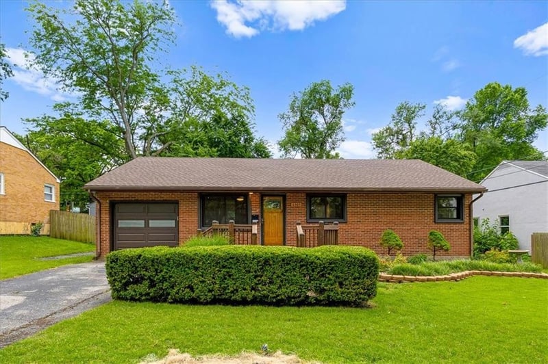 6305 82nd Ter, Overland Park, KS 66204