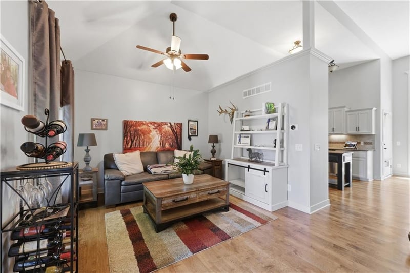 11043 Madison Ave, Kansas City, MO 64155