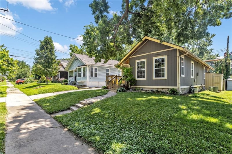 615 77th St, Kansas City, MO 64114