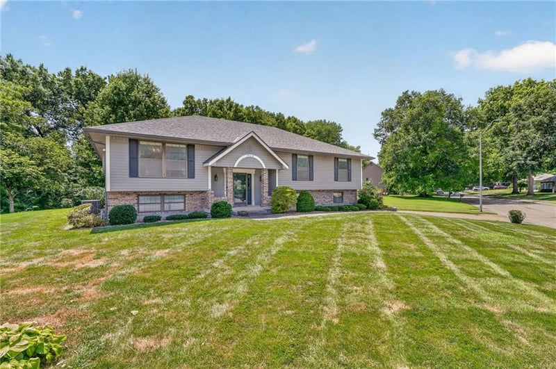 19019 Ringo Cir, Independence, MO 64057