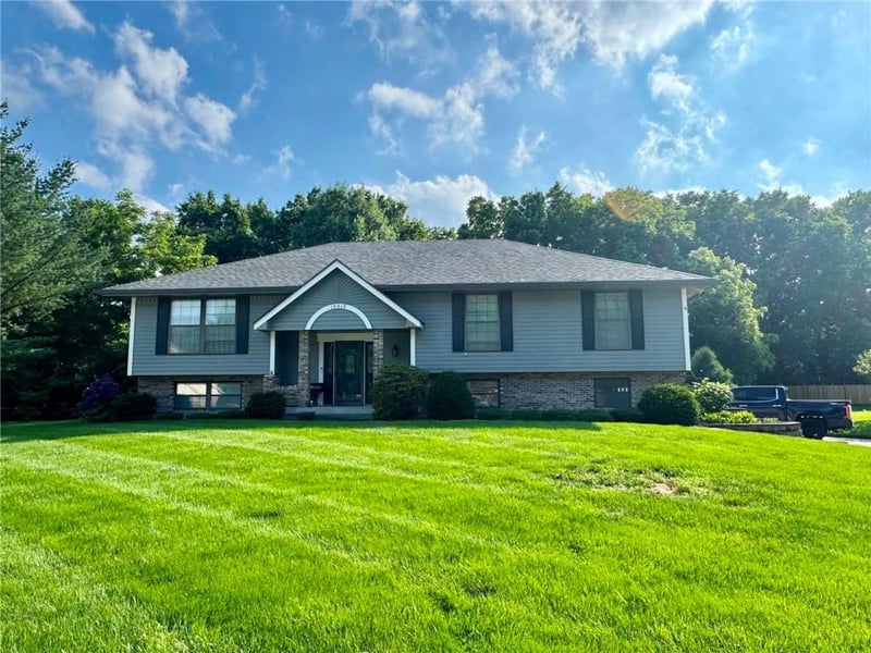 19019 Ringo Cir, Independence, MO 64057