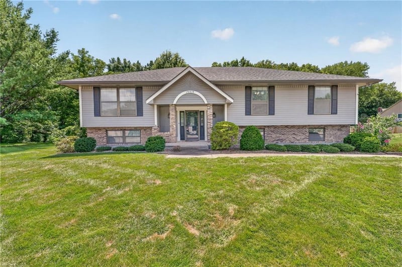 19019 Ringo Cir, Independence, MO 64057