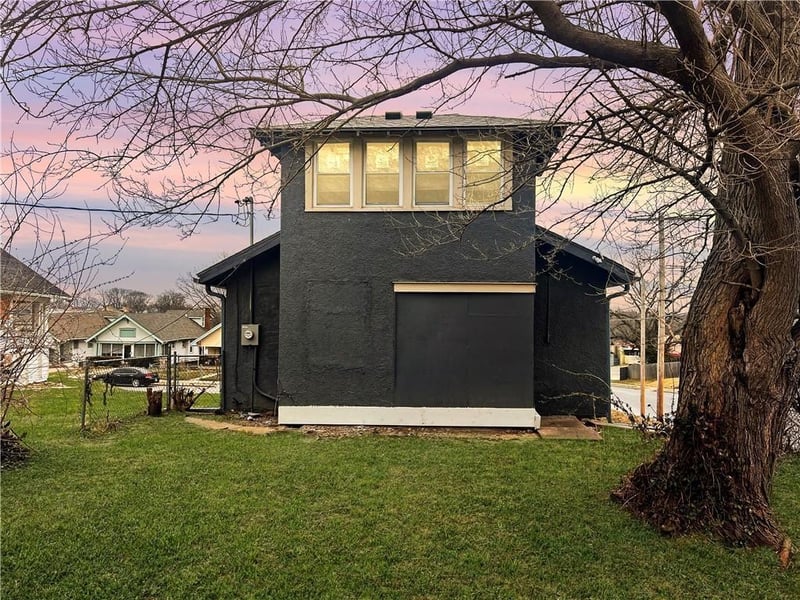 4242 College Ave, Kansas City, MO 64130