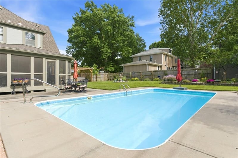7310 Mercier St, Kansas City, MO 64114