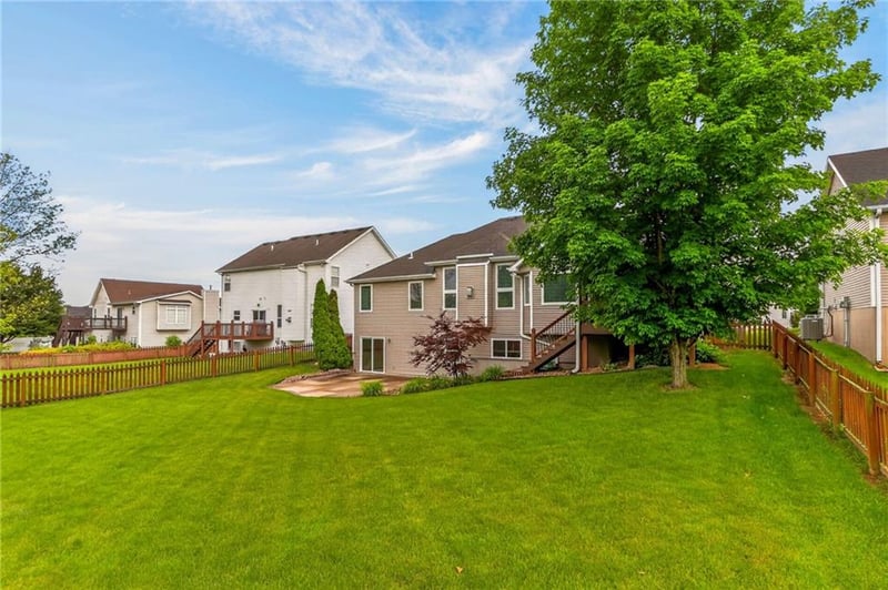 4503 Wilshire Dr, St Joseph, MO 64506
