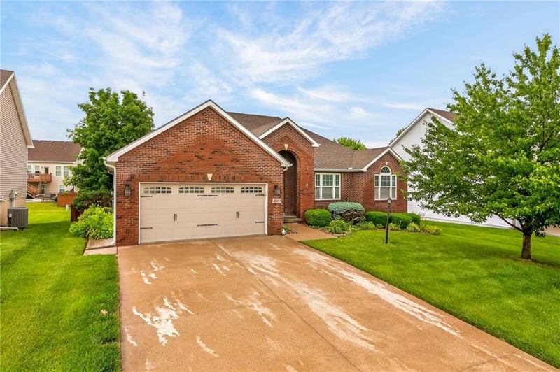 4503 Wilshire Dr, St Joseph, MO 64506