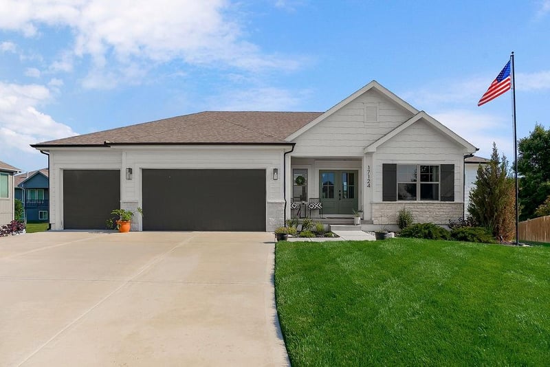 17124 197th Ter, Spring Hill, KS 66083