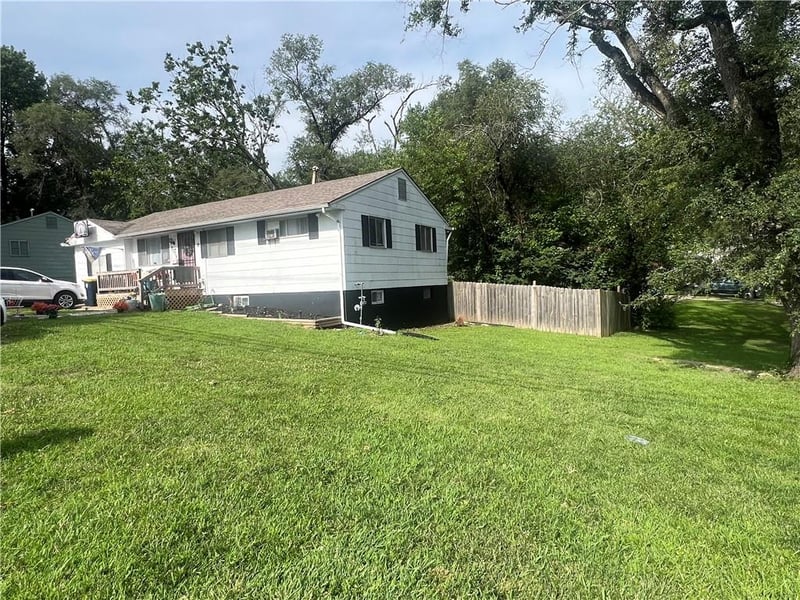 8504 Oldham Rd, Kansas City, MO 64138