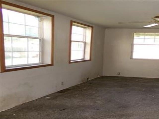 6757 Seward Ln, Camden, MO 64017