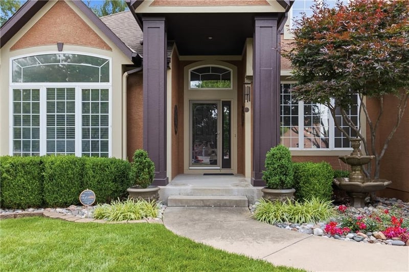 225 Misty Meadow Dr, Lee's Summit, MO 64064
