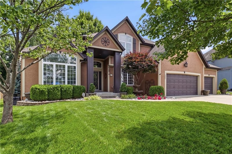 225 Misty Meadow Dr, Lee's Summit, MO 64064