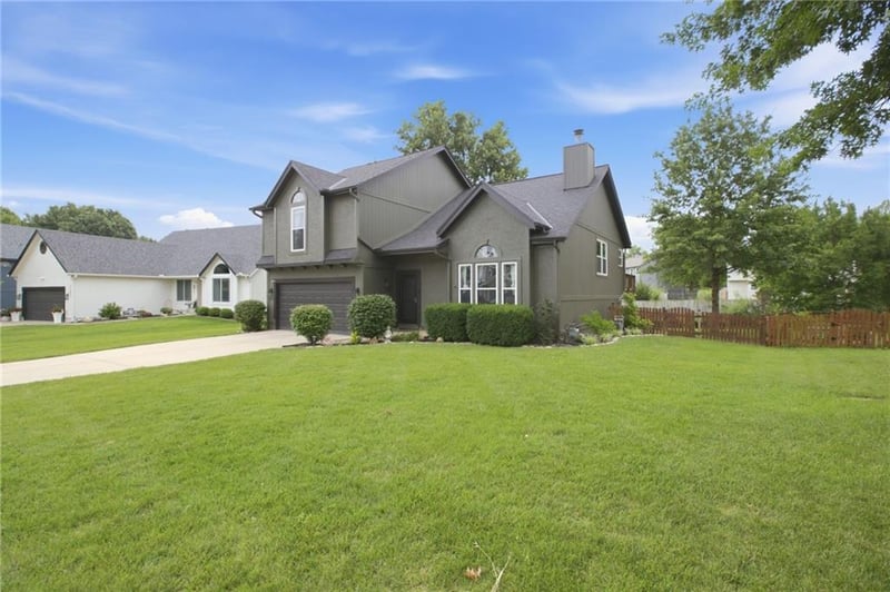 21607 51st St, Shawnee, KS 66226