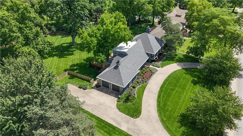 2444 103rd St, Leawood, KS 66206