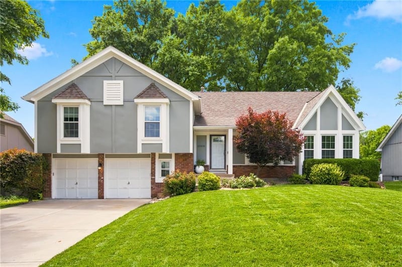 10308 Oakmont St, Lenexa, KS 66215